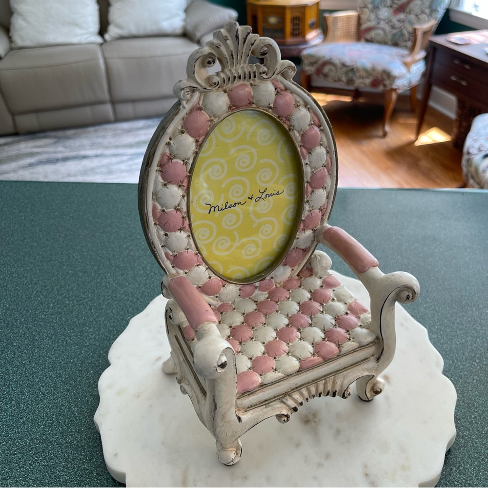 Milano and Louis Queens Chair Picture Frame